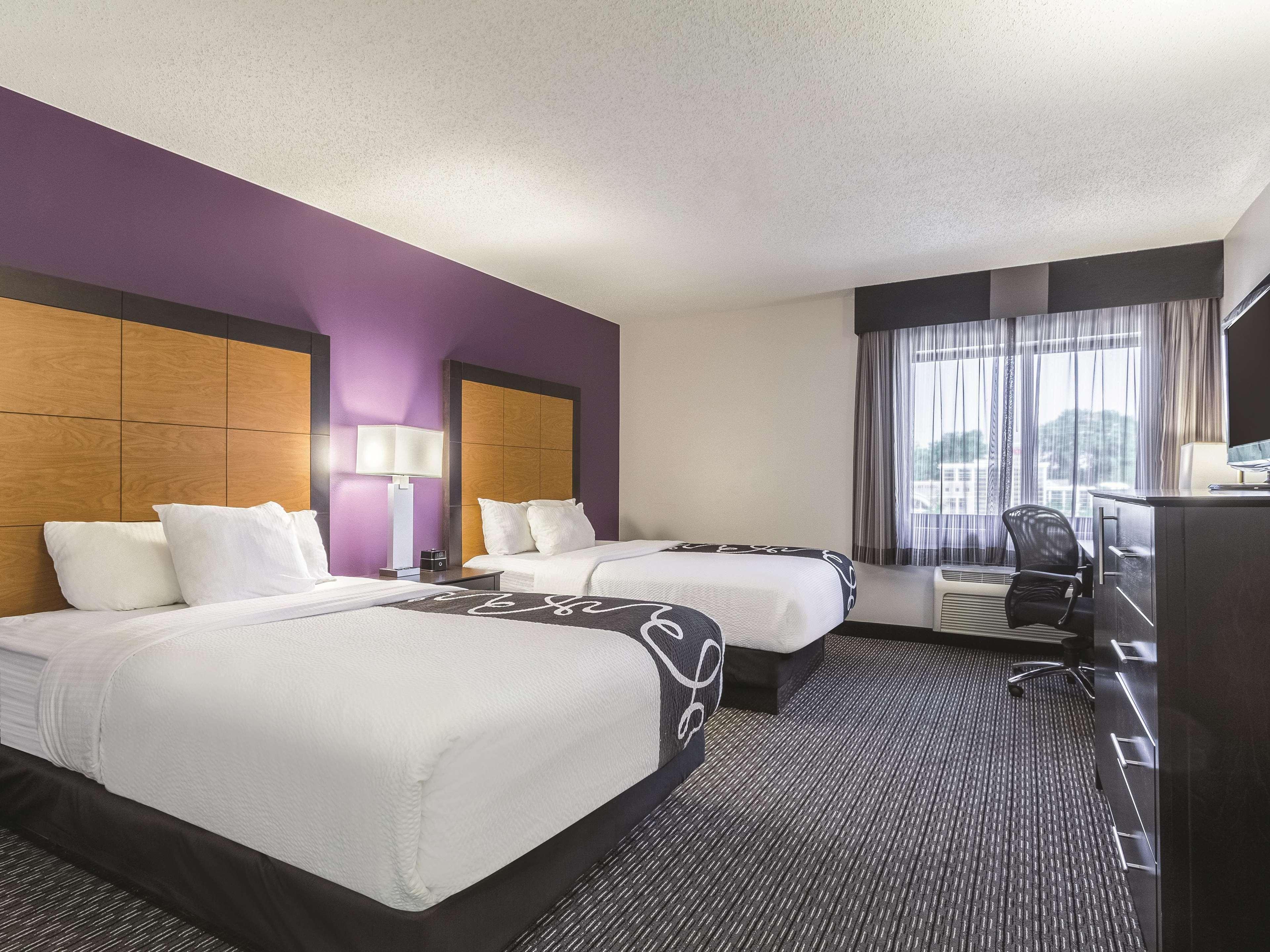 La Quinta By Wyndham Cleveland - Airport North Hotel Exterior foto