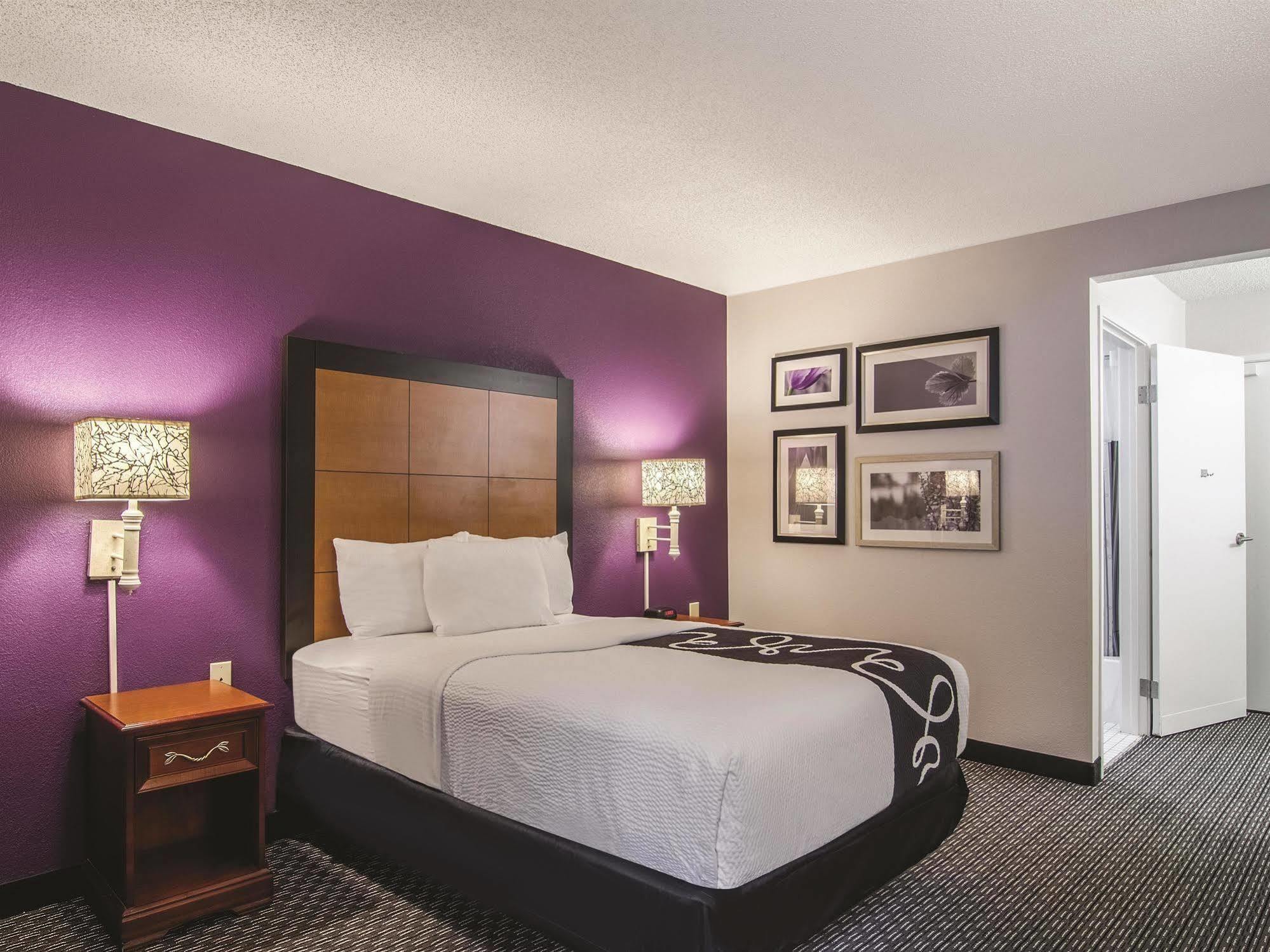 La Quinta By Wyndham Cleveland - Airport North Hotel Exterior foto
